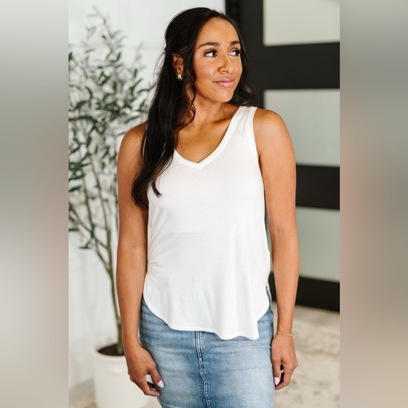 White Sleeveless Women's Vneck Top - Picture 1 of 6